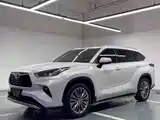 Photo 3 - Toyota Highlander