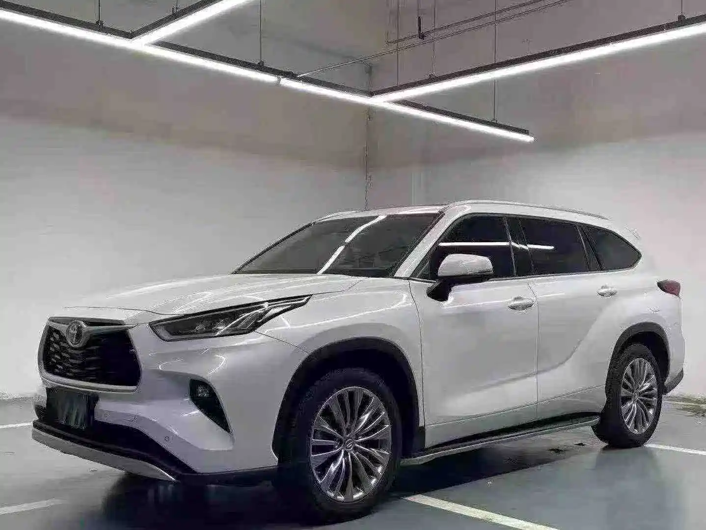 Photo 3 - Toyota Highlander