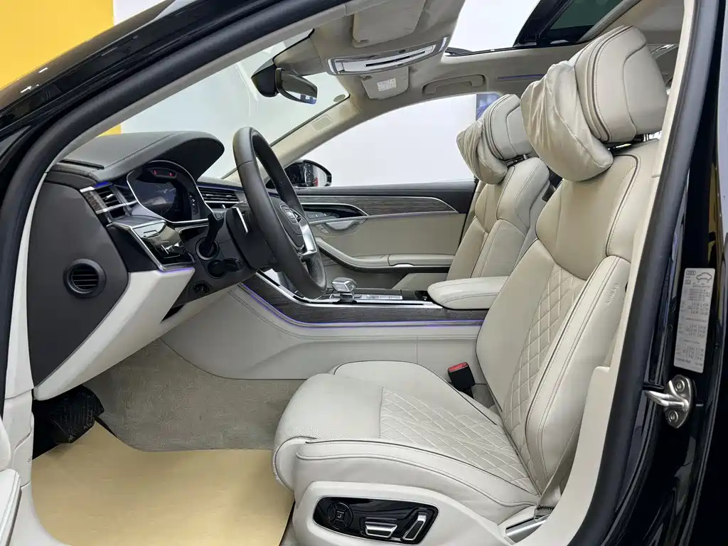 Photo 20 - Audi A8