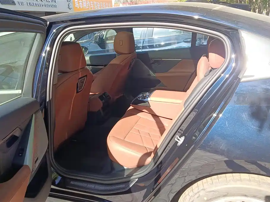 BMW 5 Series 2024 525Li M Sport Package фото 11