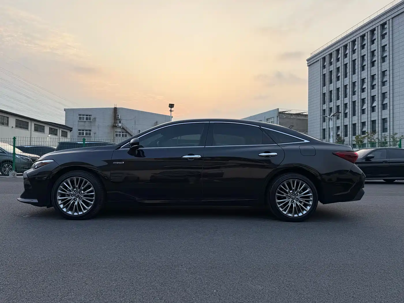 Toyota Avalon 2019 Hybrid 2.5L Limited Flagship Edition China VI фото 18