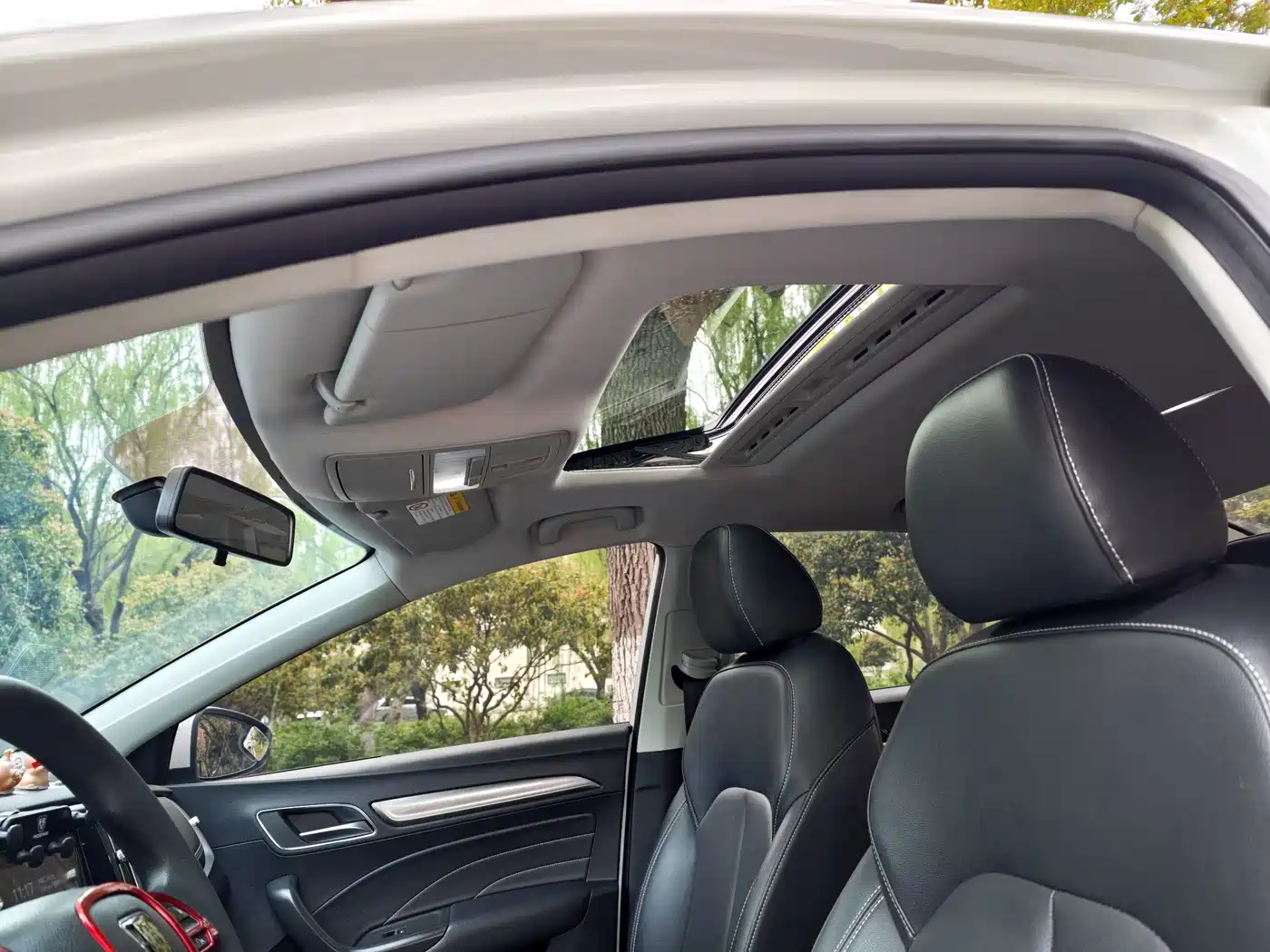 Фото 9 - Roewe i6