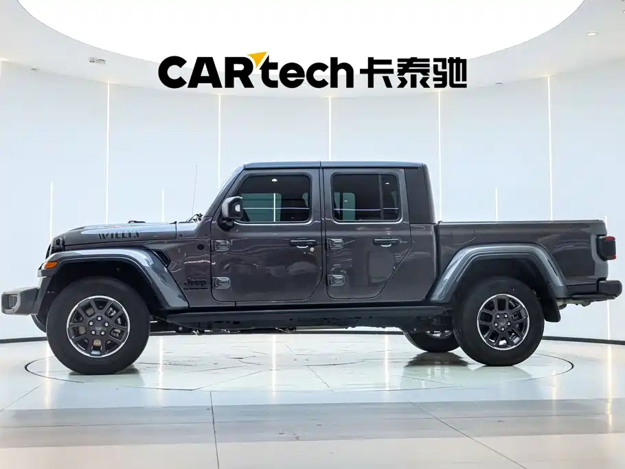 Photo 7 - Jeep Gladiator