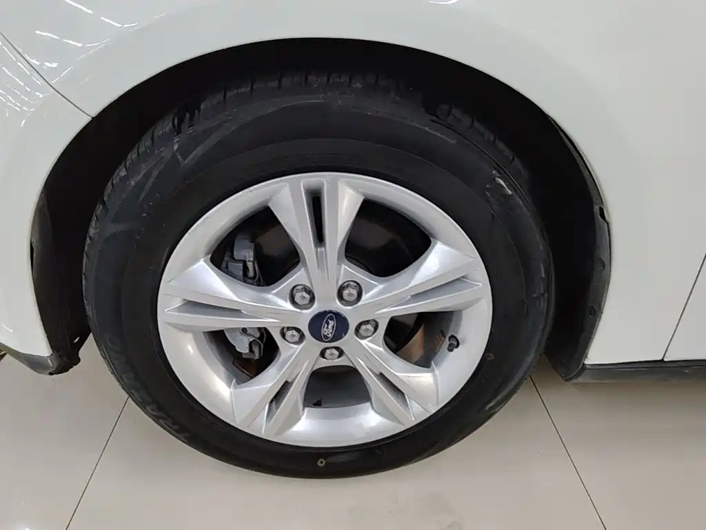 Фото 23 - Ford Focus