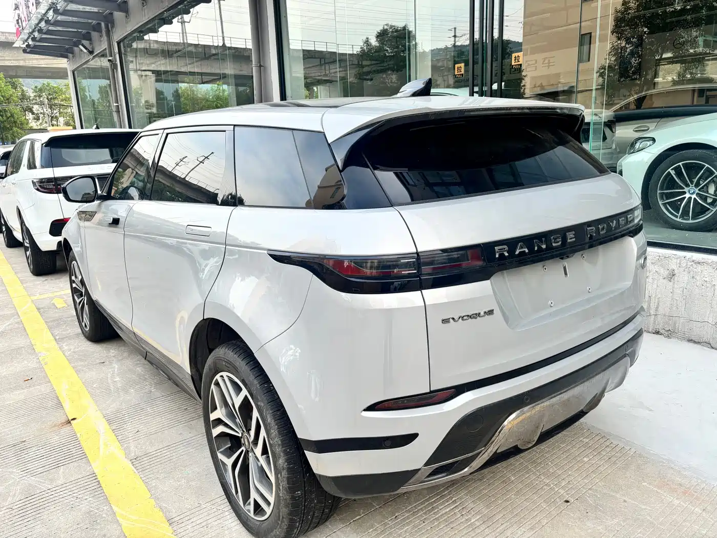 Land Rover Range Rover Evoque 2024 2024 Range Rover Evoque L 249PS Light Master Edition