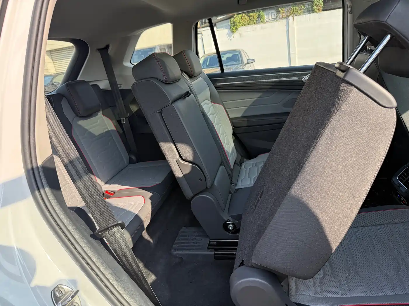Volkswagen Tiguan L 2022 380TSI Automatic 4WD R-Line Flagship 7-Seater фото 26