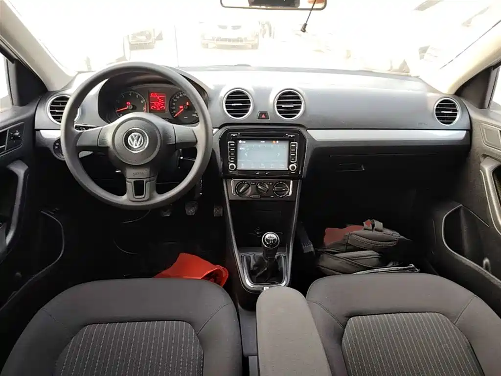 Volkswagen Jetta 2015 1.6L Manual Comfort фото 10