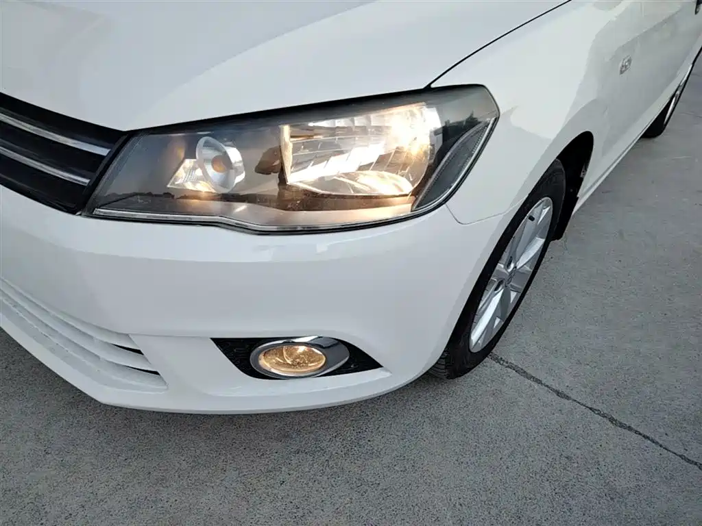 Volkswagen Jetta 2015 1.6L Manual Comfort фото 24