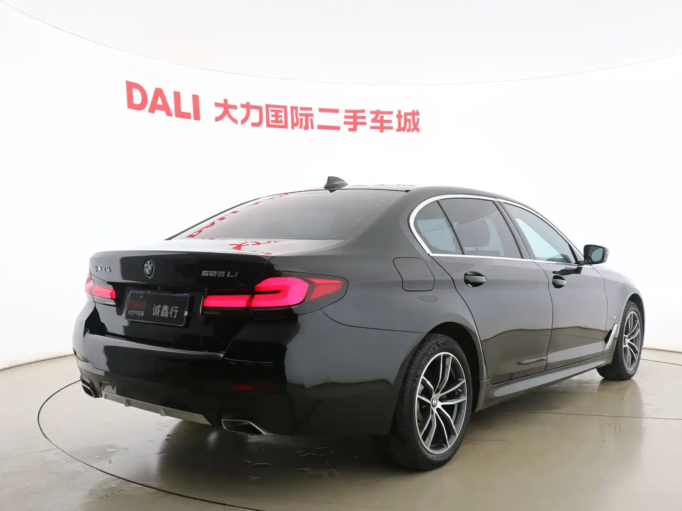 BMW 5 Series 2022 525Li M Sport Package фото 15