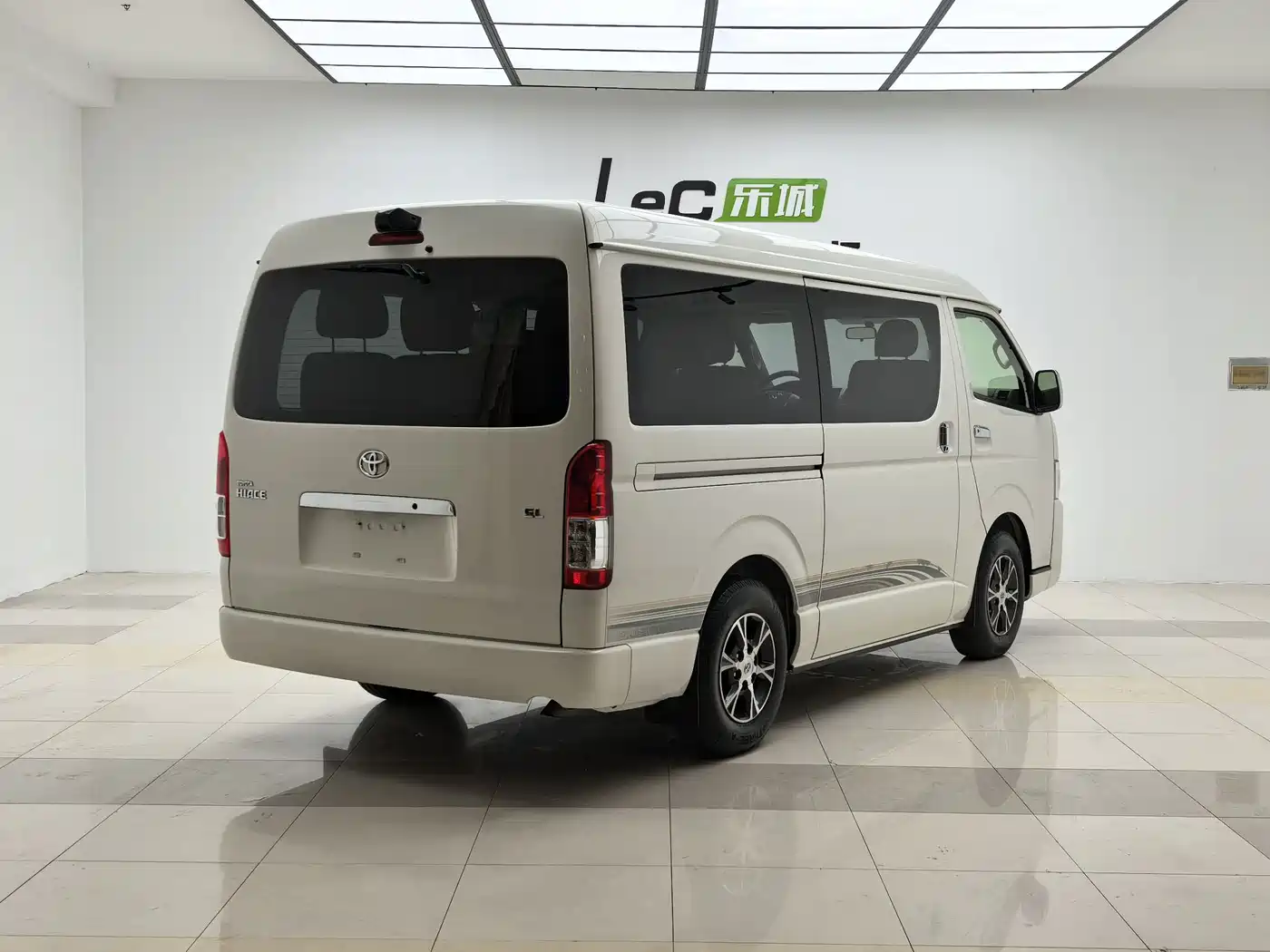 Toyota HIACE 2014 2011 2.7L Manual Standard 10-seater