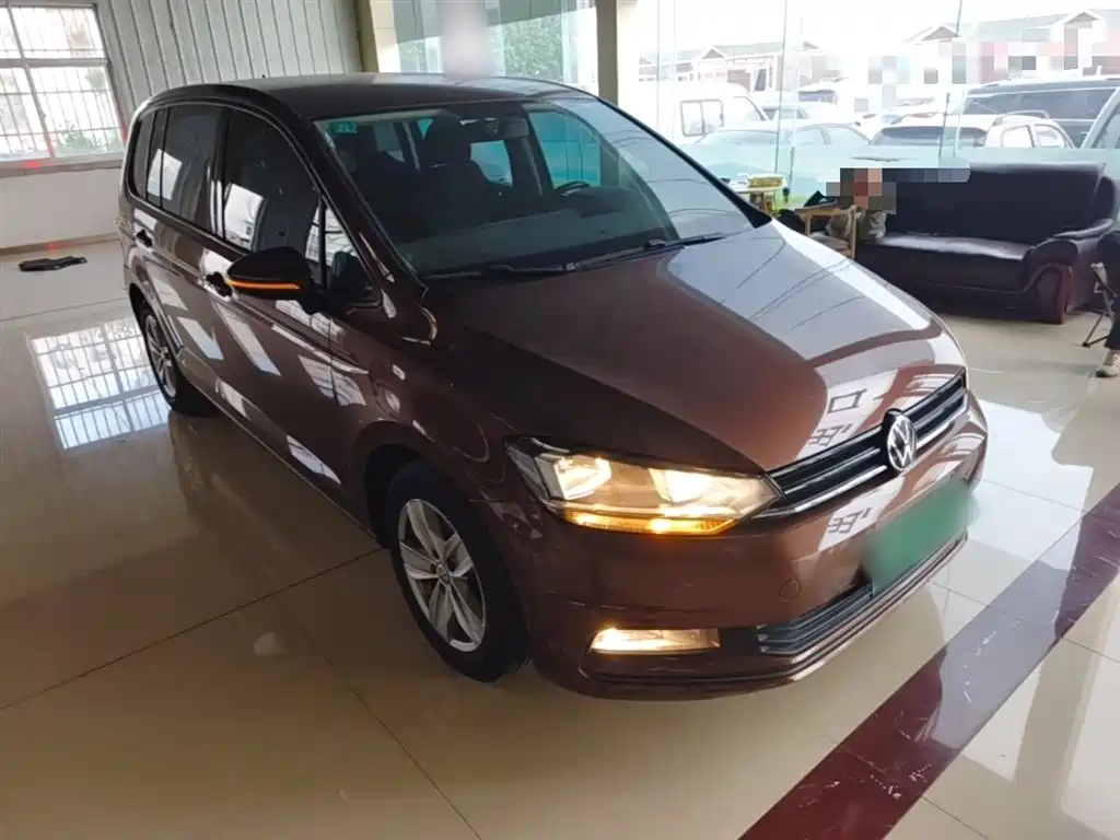 Volkswagen Touran 2016 Touran L 280TSI DSG Trendline фото 4