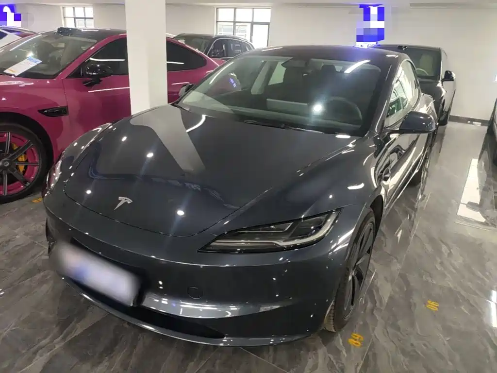 Фото 1 - Tesla Model 3