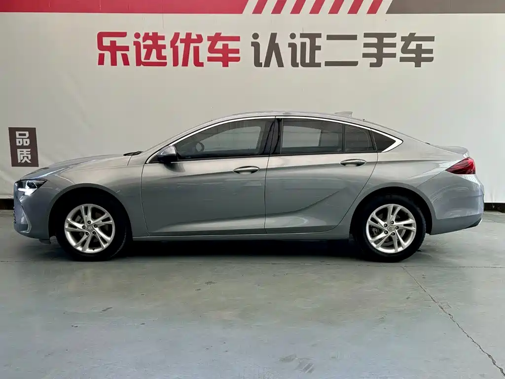 Photo 3 - Buick Regal