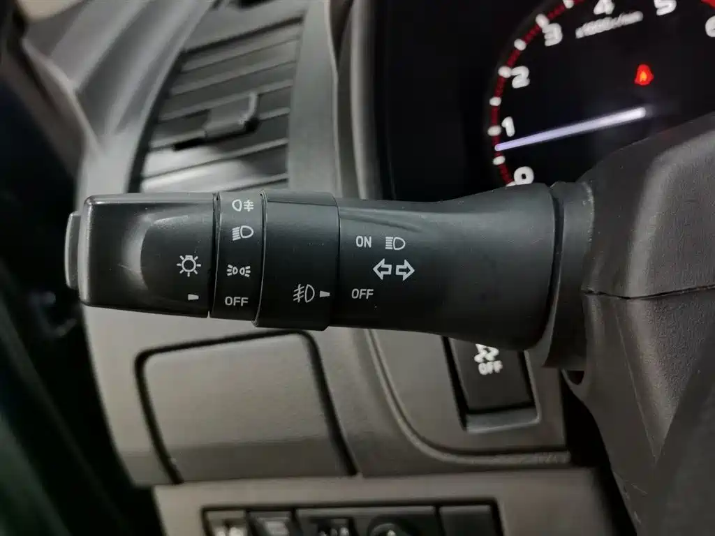 Isuzu D-MAX 2018 3.0T 4WD Automatic Ultra Luxury 4JJ1-TC HI фото 21