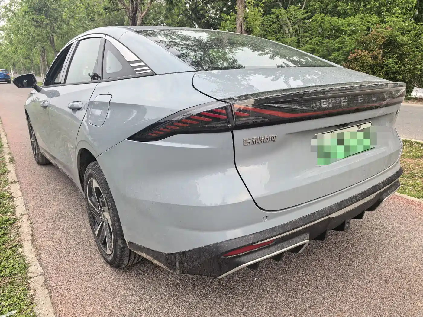 Geely Galaxy Galaxy L6 2025 EM-i 140km Explorer+ Edition фото 8