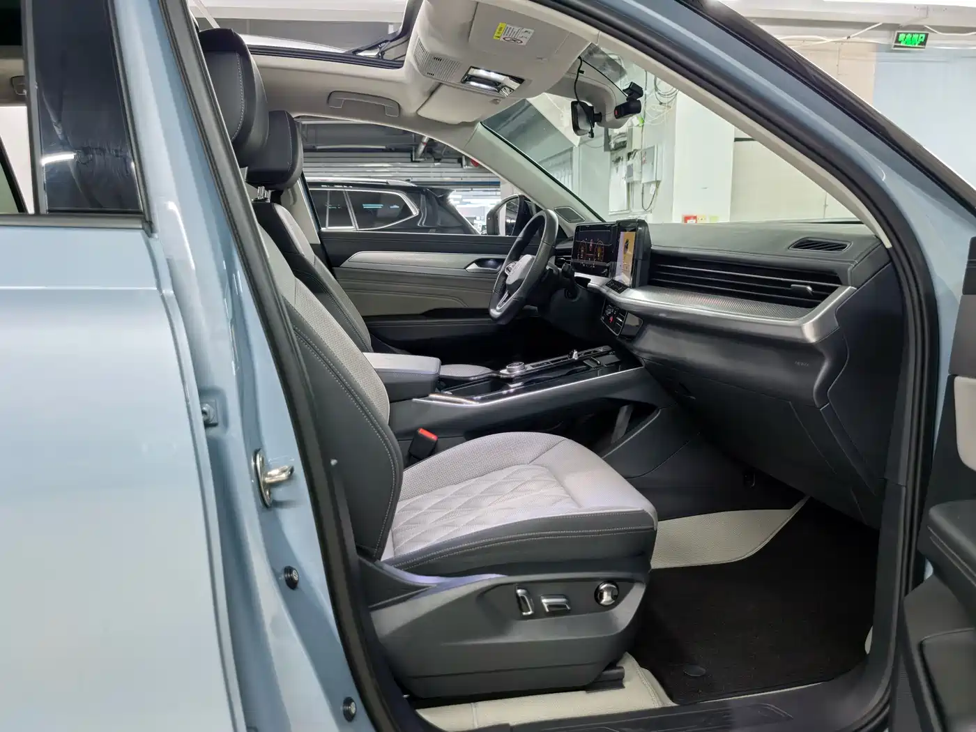 Volkswagen Talagon 2023 380TSI 4WD R-Line Launch Edition фото 24