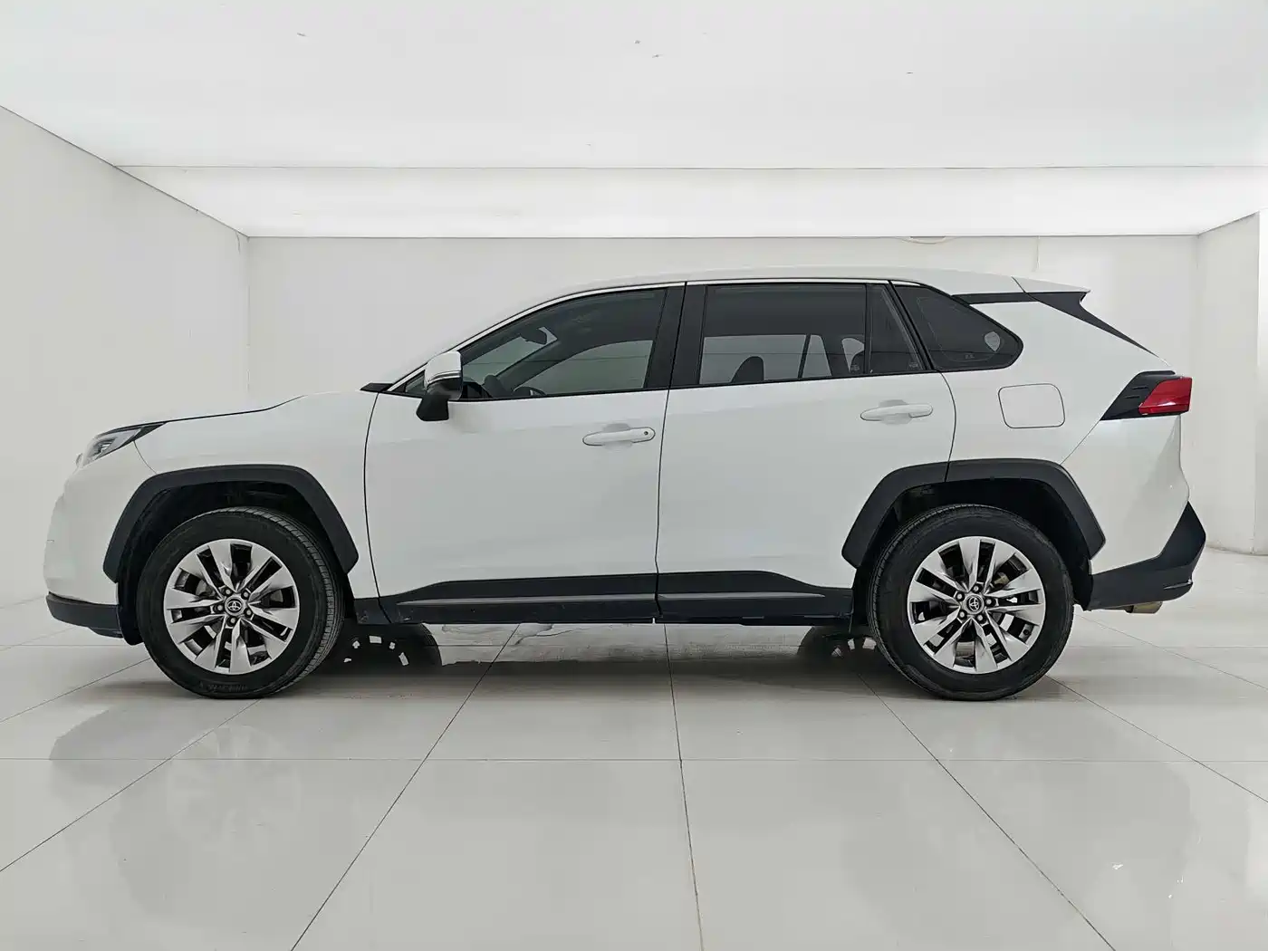 Toyota Wildlander 2024 2023 2.0L CVT FWD LE