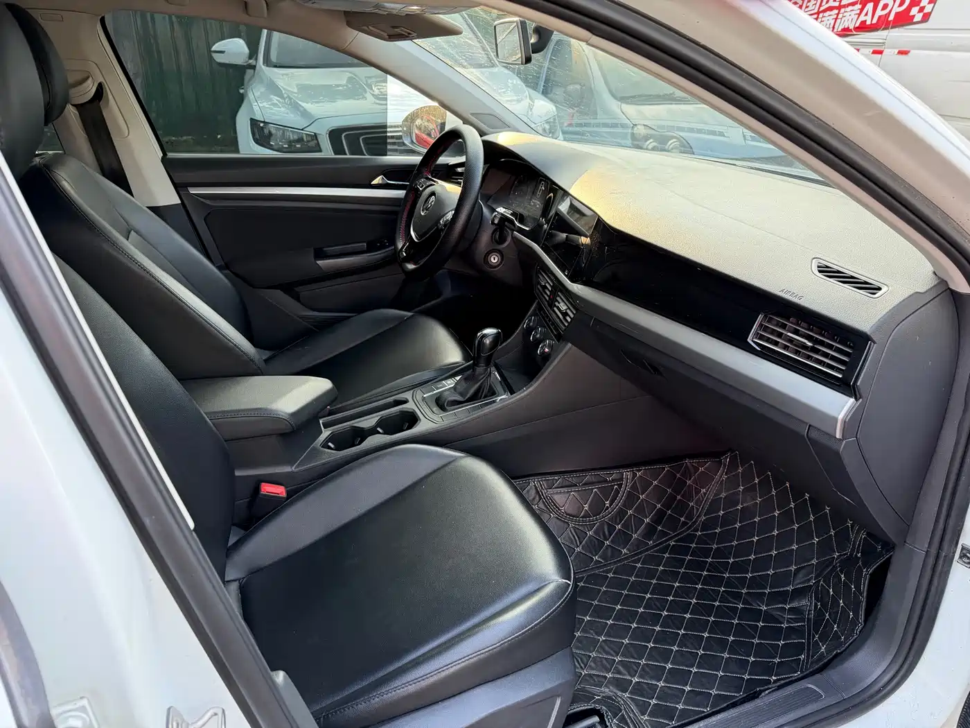 VOLKSWAGEN BORA