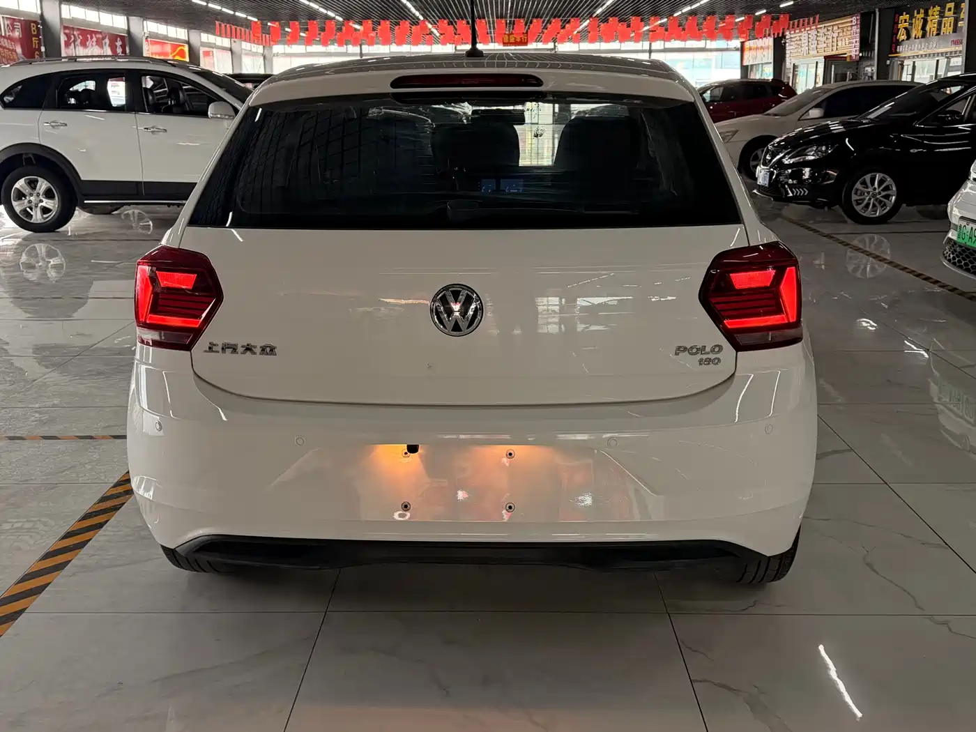 VOLKSWAGEN POLO