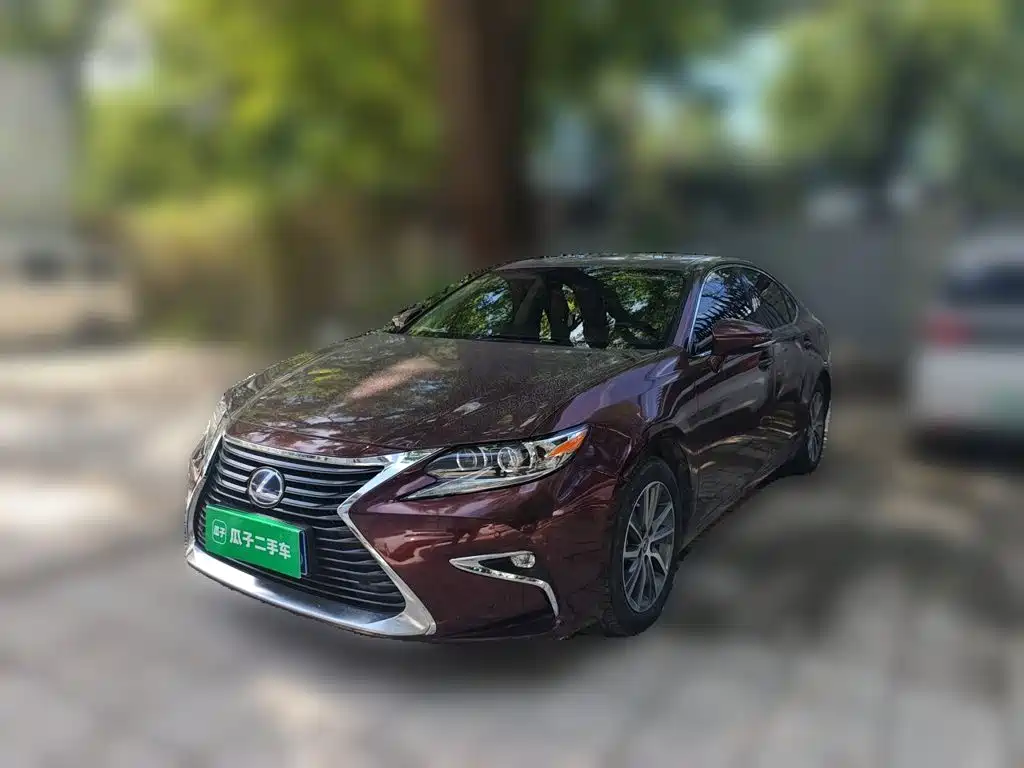 Фото 2 - Lexus ES