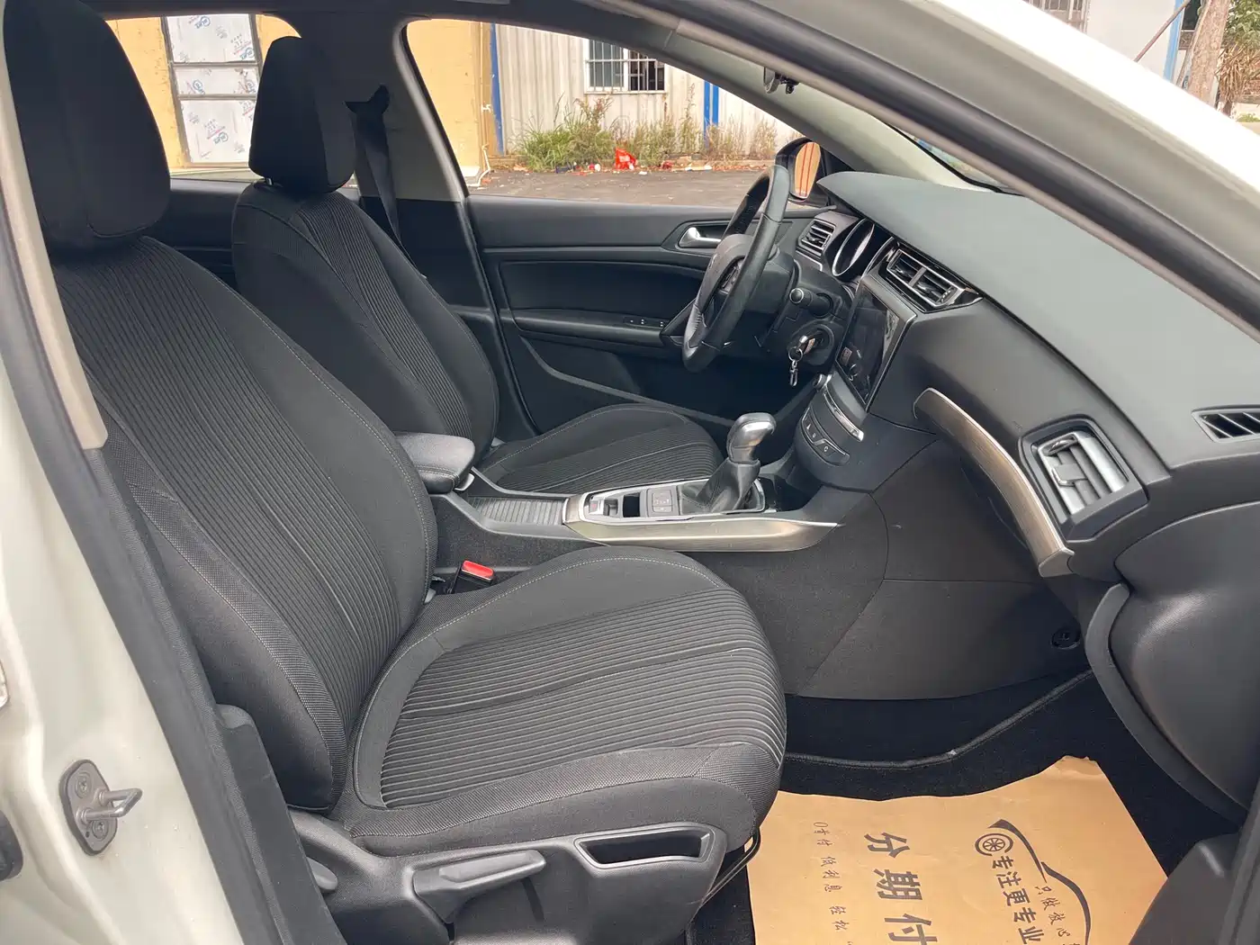 Peugeot 408 2015 Model 1.2T Automatic Luxury Edition фото 17