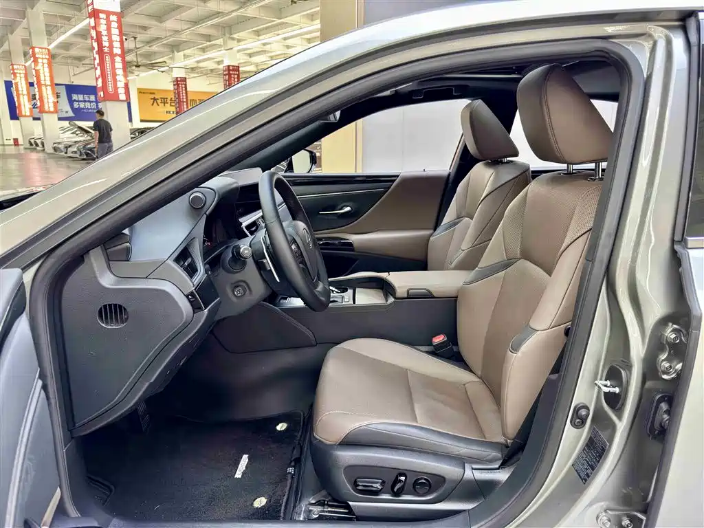 Lexus ES 2023 200 Excellence Edition фото 8