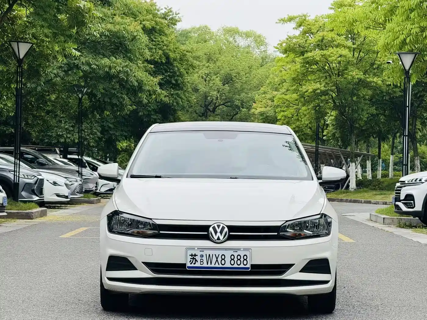 VOLKSWAGEN POLO