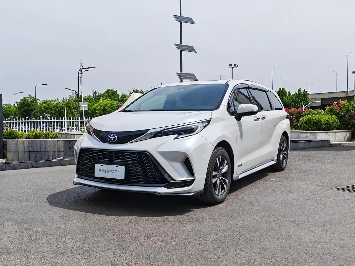 Toyota Granvia 2023 2.5L Hybrid Luxury Edition