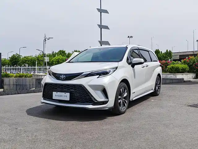 Toyota Granvia 2023 2.5L Hybrid Luxury Edition