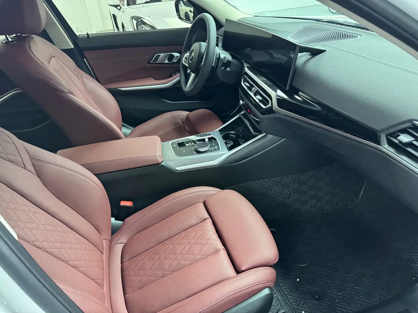 BMW 3 Series 2024 325Li M Sport Shadowline Package фото 15