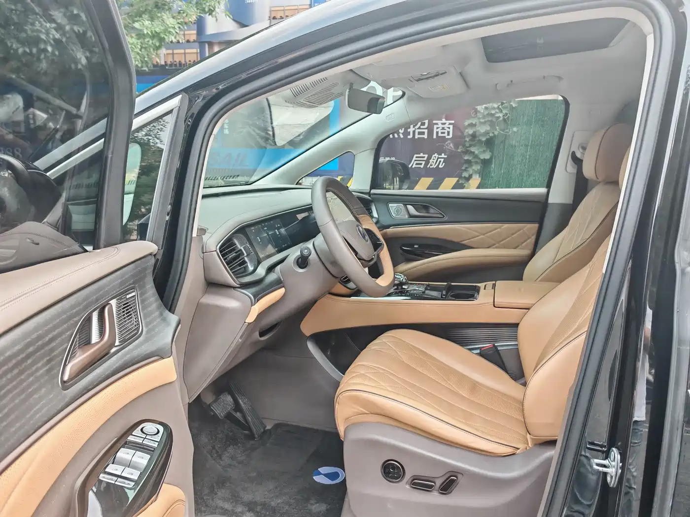 Denza D9 2023 2022 DM-i 970 All-Wheel Drive Honor Edition