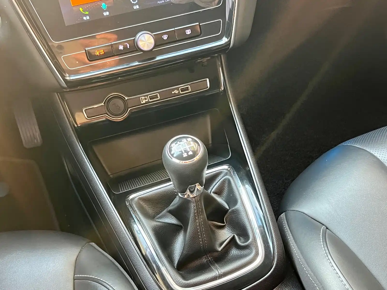 Фото 9 - Roewe i5