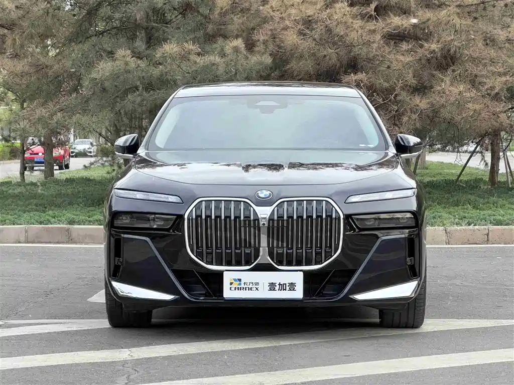 BMW 7 Series 2023 Model 740Li Leading M Sport Package фото 2
