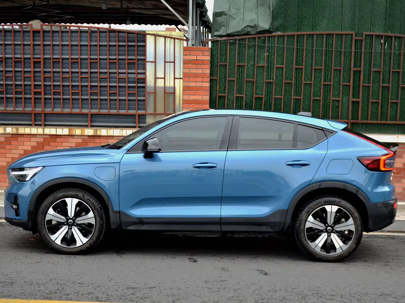 VOLVO C40