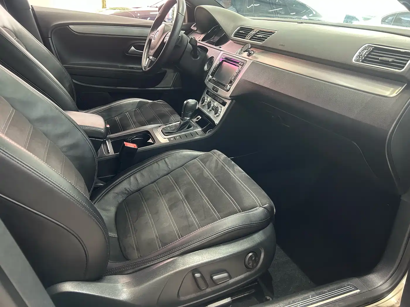 Volkswagen FAW-Volkswagen CC 2016 Model 1.8TSI Luxury фото 8