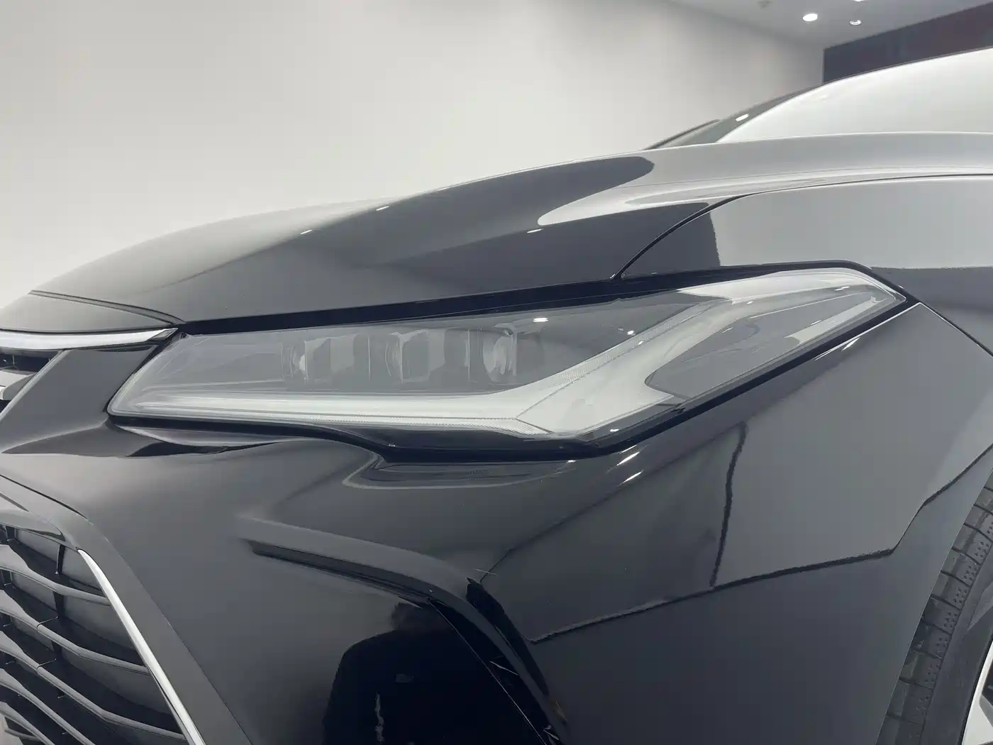 Toyota Avalon 2023 2.0L Premium Selection фото 7
