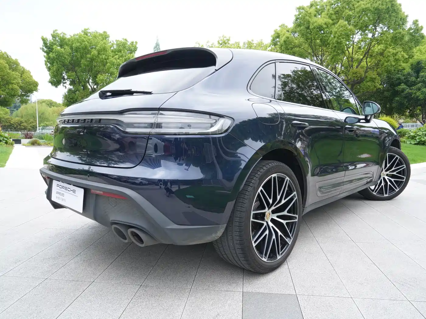 PORSCHE MACAN