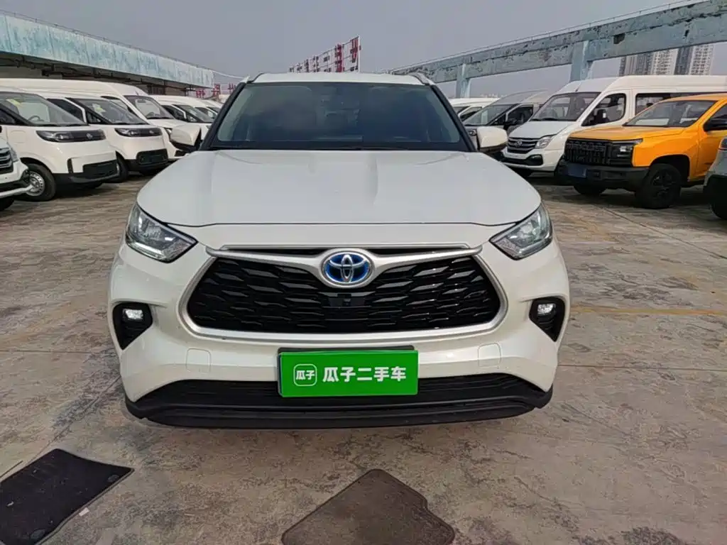 Photo 3 - Toyota Highlander