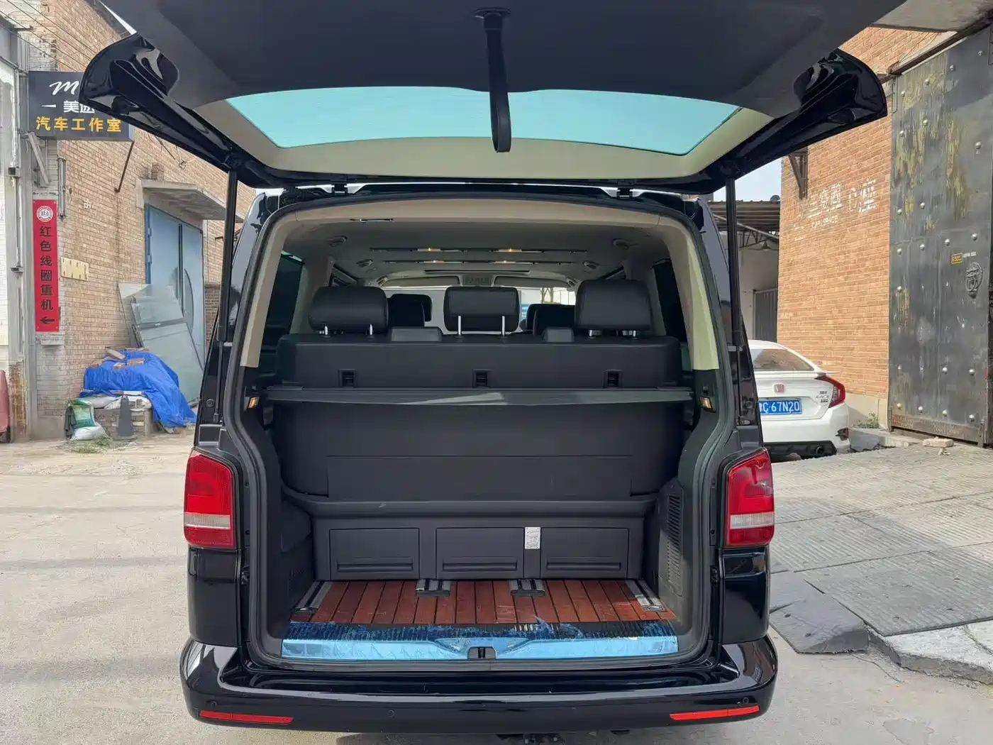 Volkswagen Multivan 2016 2015 2.0TSI AWD 65th Anniversary Limited Edition