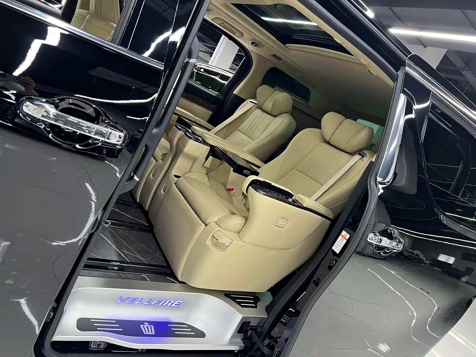 Фото 10 - Toyota Vellfire