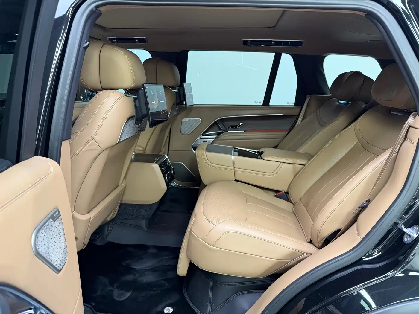 Land Rover Range Rover 2023 3.0 L6 400PS Exemplary Long Wheelbase фото 9