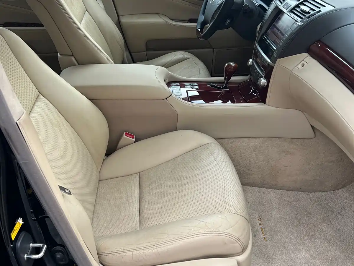 Фото 13 - Lexus LS