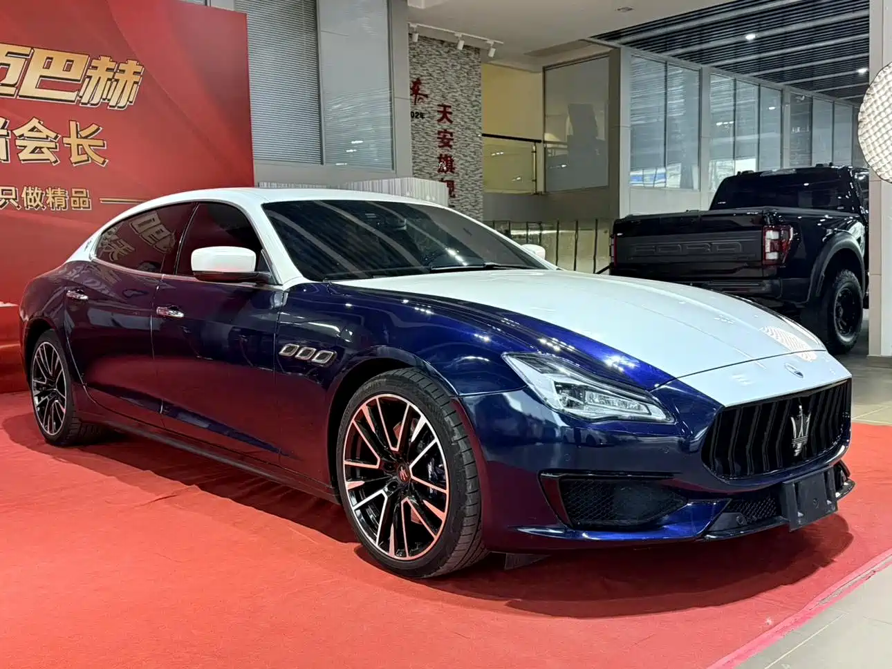 Фото 3 - Maserati Quattroporte