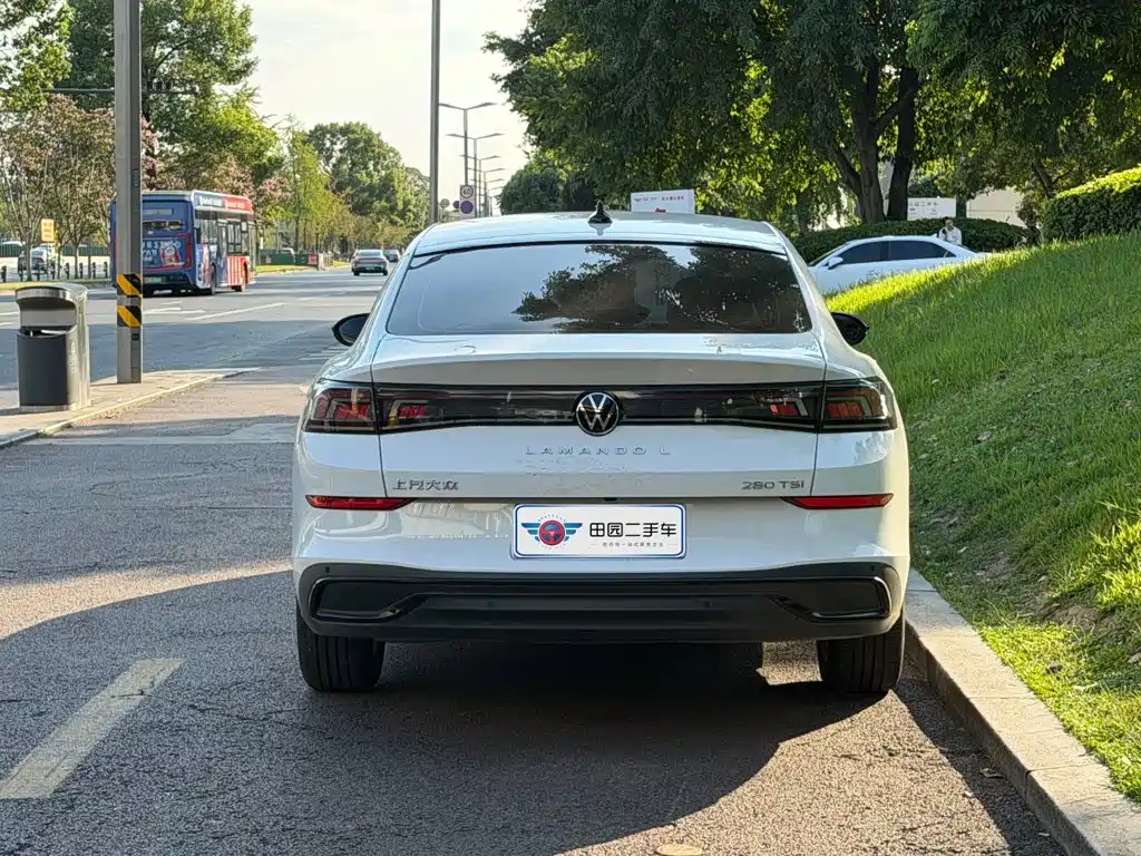 Photo 5 - Volkswagen Lamando