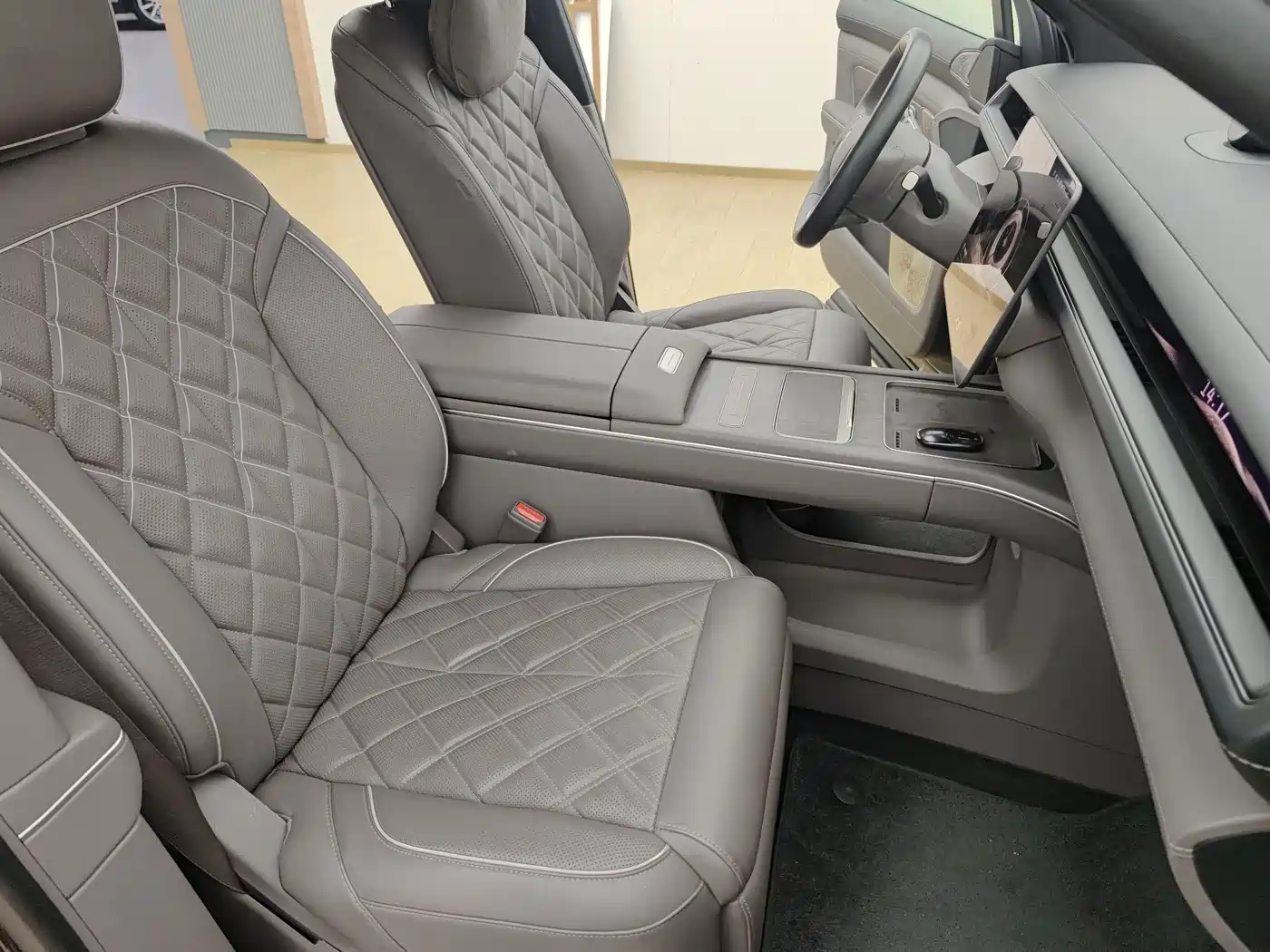 NIO ES8 2025 2025 Model 6-Seat Executive Luxury Edition