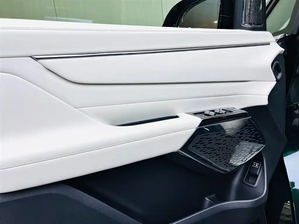 Geely Galaxy Yizhen L380 2025 805km Collector's Edition 4WD фото 11