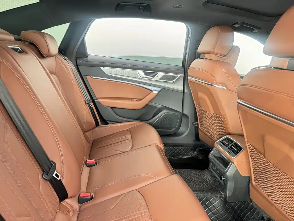 Photo 8 - Audi A6L