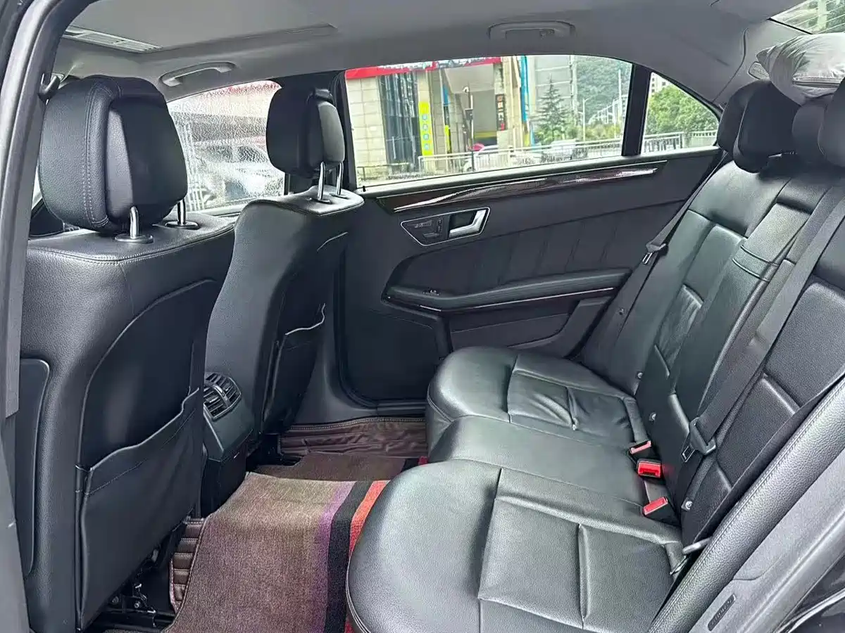 Mercedes-Benz E-Class 2013 Model E 260 L CGI Fashion фото 6