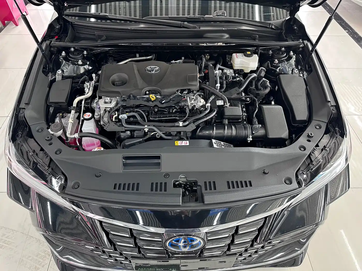 Toyota Avalon 2023 Hybrid 2.5L Luxury Edition фото 8