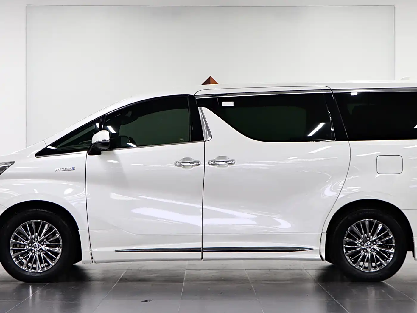 Toyota Vellfire 2020 Twin Engine 2.5L HV Premium Edition фото 7